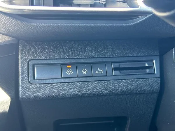 PEUGEOT 5008 Dsl (2022) — foto 21 van 32