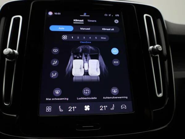Volvo XC40 (2023) — foto 14 van 41