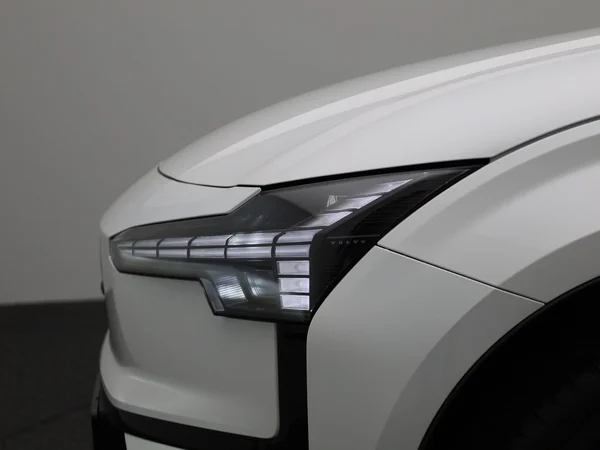 Volvo EX30 (2024) — foto 7 van 43