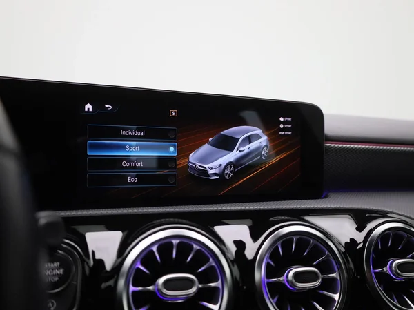 Mercedes-Benz A-Klasse (2020) — foto 21 van 38