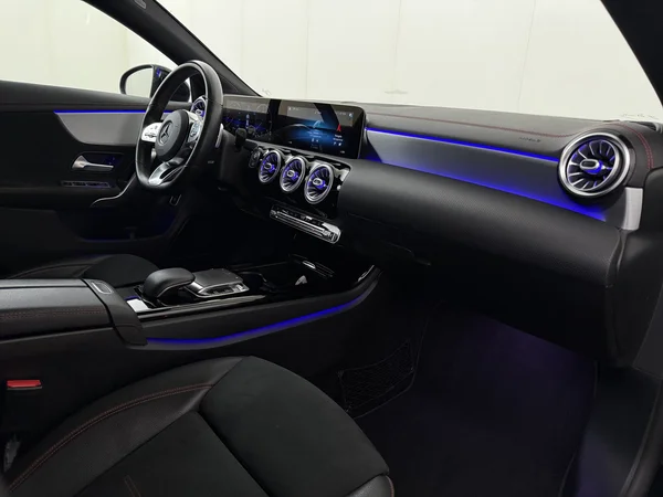 MERCEDES CLA 180 (2019) — foto 3 van 26