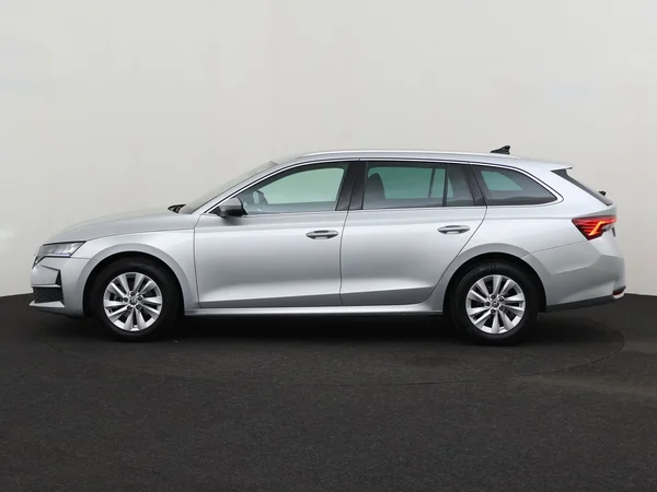 SKODA Octavia Combi (2024) — foto 15 van 20