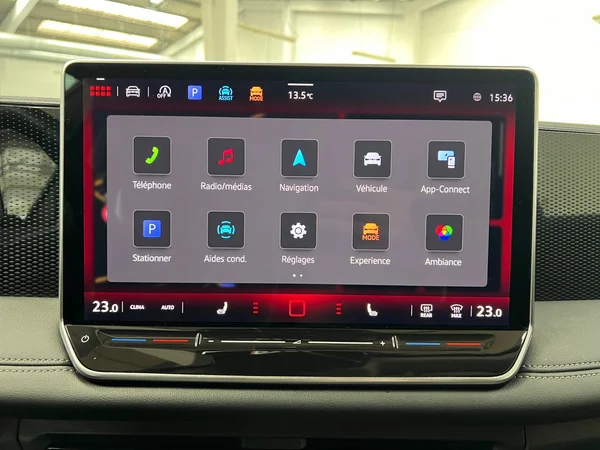 VOLKSWAGEN Tiguan (2024) — foto 3 van 20