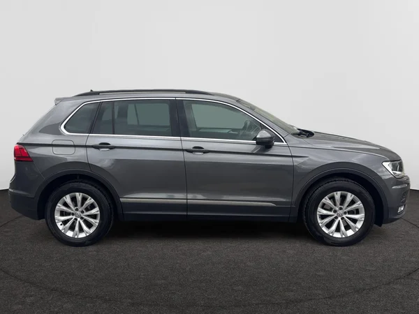 VOLKSWAGEN Tiguan (2016) — foto 16 van 18