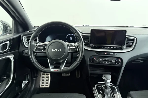 Kia Ceed (2022) — foto 2 van 35