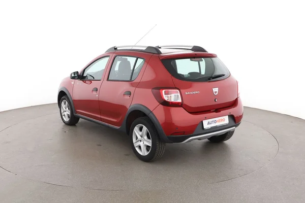 Dacia Sandero (2016) — foto 10 van 16