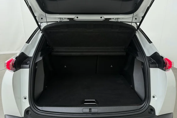 Peugeot 2008 (2023) — foto 12 van 16