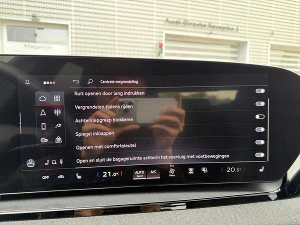 AUDI Q6 e-tron (2025) — foto 6 van 24