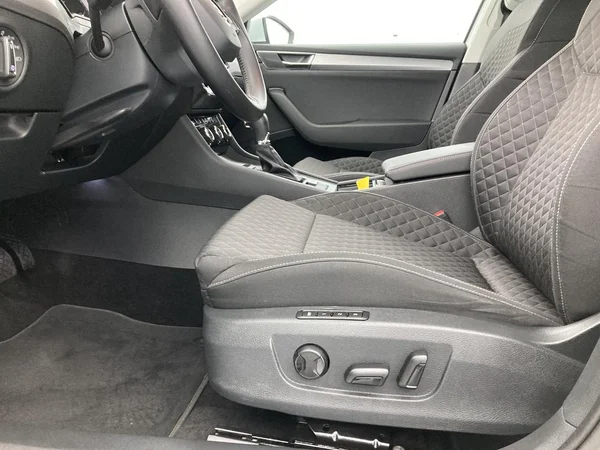 SKODA Superb Combi (2020) — foto 28 van 35