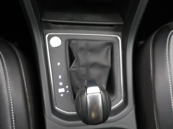 VOLKSWAGEN Touran (2025) — foto 8 van 31