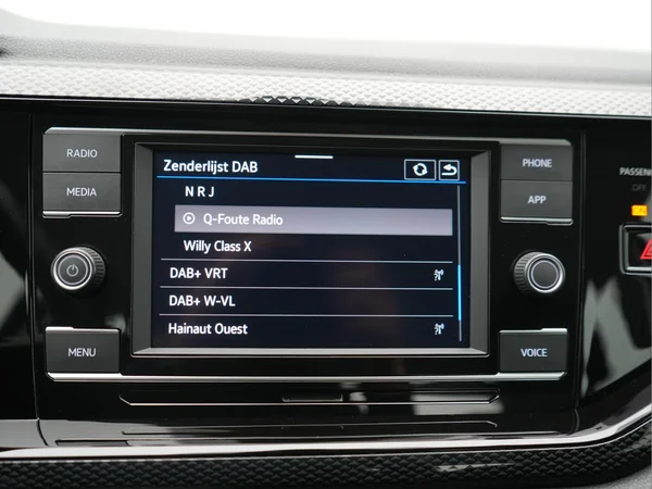 VOLKSWAGEN Polo (2023) — foto 13 van 24