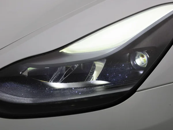 Tesla Model 3 (2022) — foto 6 van 40