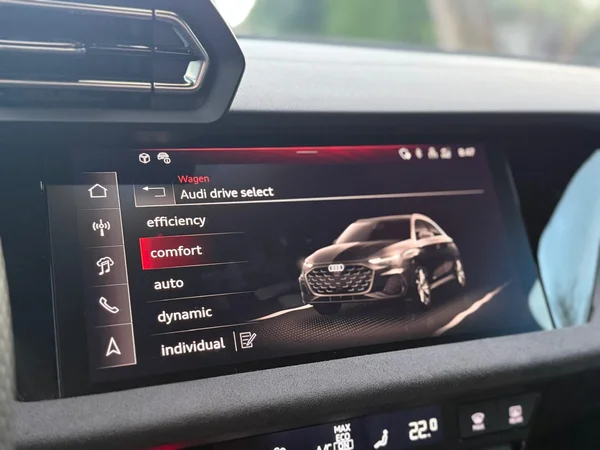 AUDI A3 Alltstreet (2024) — foto 17 van 32