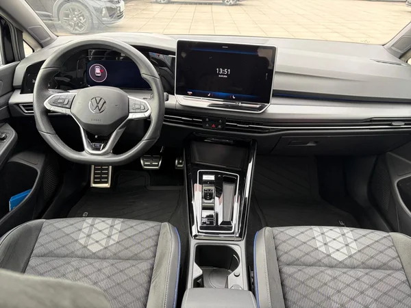 VOLKSWAGEN Golf VIII (2026) — foto 4 van 17