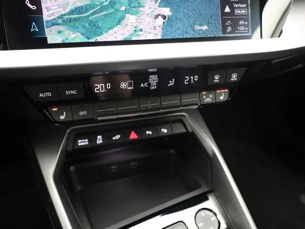 AUDI A3 Sportback (2024) — foto 8 van 20
