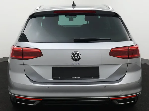 Volkswagen Passat (2022) — foto 8 van 30