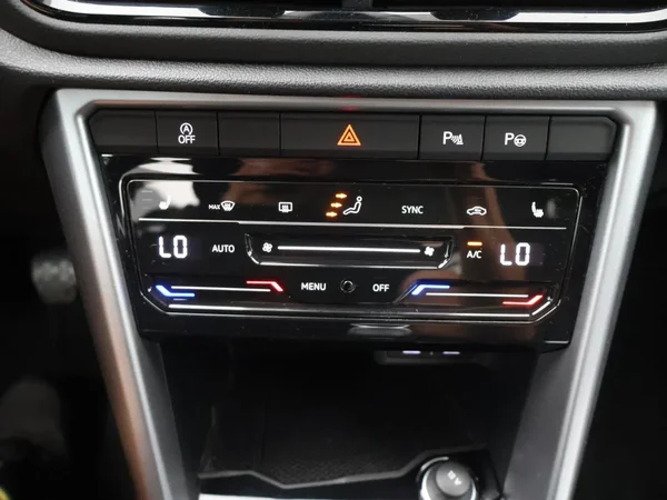 Volkswagen T-Roc (2023) — foto 7 van 25