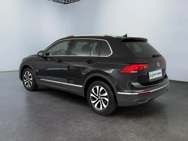 VOLKSWAGEN Tiguan (2022) — foto 29 van 31