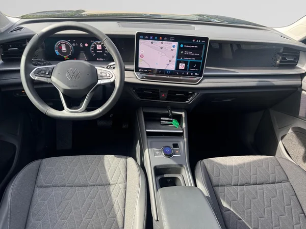 VOLKSWAGEN Tayron (2025) — foto 2 van 24