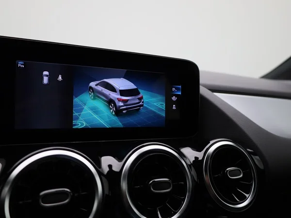 Mercedes-Benz GLA (2022) — foto 18 van 41