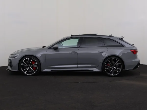 AUDI RS6 (2024) — foto 12 van 31