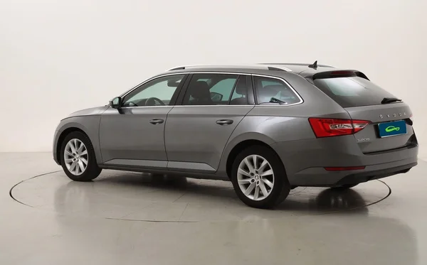 Skoda Superb SW (2022) — foto 18 van 24
