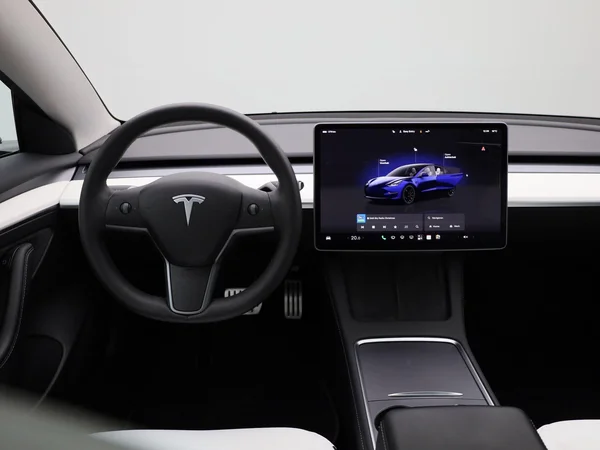 Tesla Model 3 (2022) — foto 44 van 46