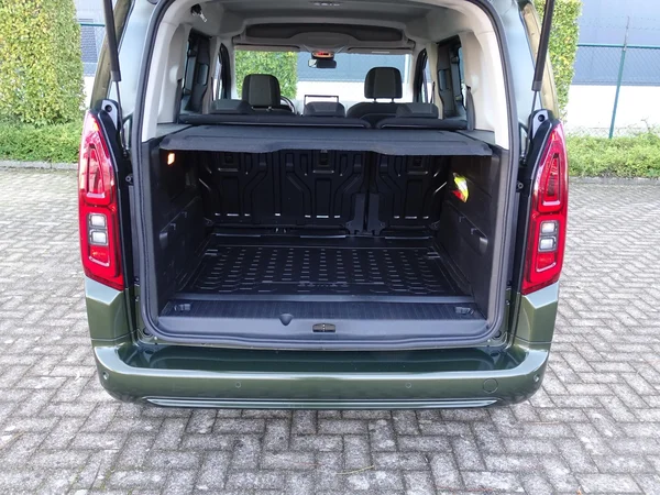 Opel Combo Life (2024) — foto 9 van 27