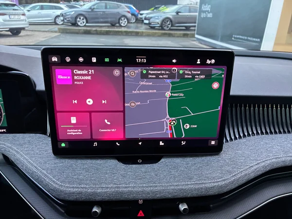 SKODA Superb Combi (2024) — foto 9 van 24