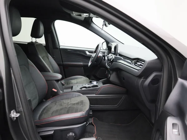 Ford Kuga (2023) — foto 31 van 45