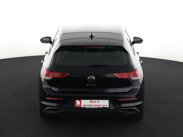VOLKSWAGEN Golf (2024) — foto 25 van 28