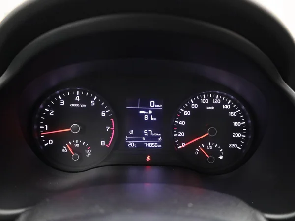 Kia Stonic (2023) — foto 8 van 34