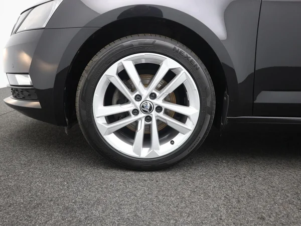 SKODA Octavia Combi (2018) — foto 3 van 19