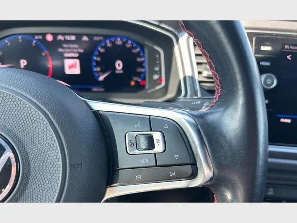 Volkswagen T-Roc (2021) — foto 16 van 29