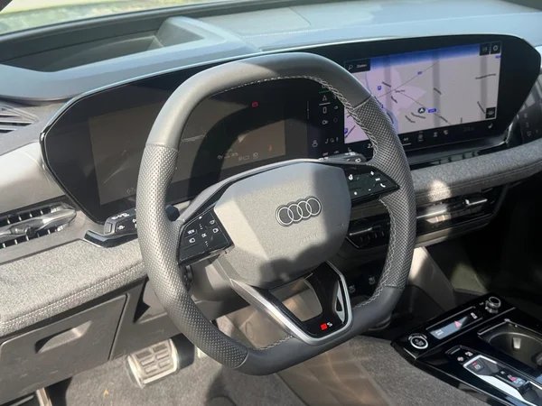 AUDI Q6 e-tron (2025) — foto 4 van 19