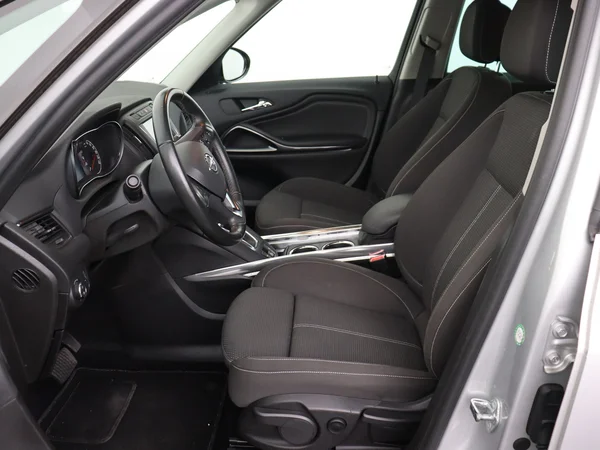 OPEL Zafira (2017) — foto 2 van 26