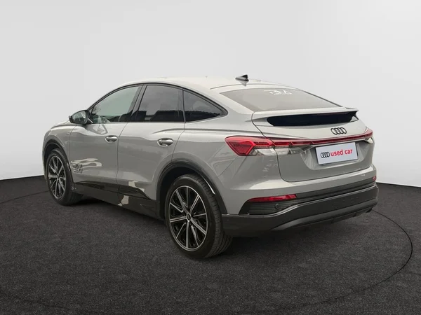 AUDI Q4 Sportback e-tron (2025) — foto 4 van 10