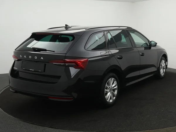SKODA Octavia Combi (2025) — foto 12 van 28