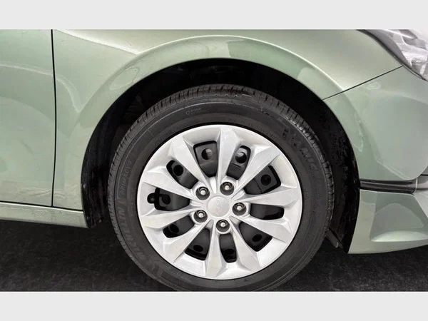 Kia CEED (2023) — foto 14 van 15