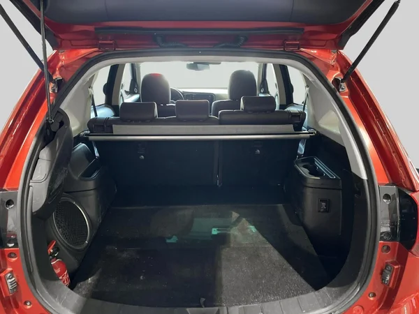 Mitsubishi Outlander (2018) — foto 19 van 21