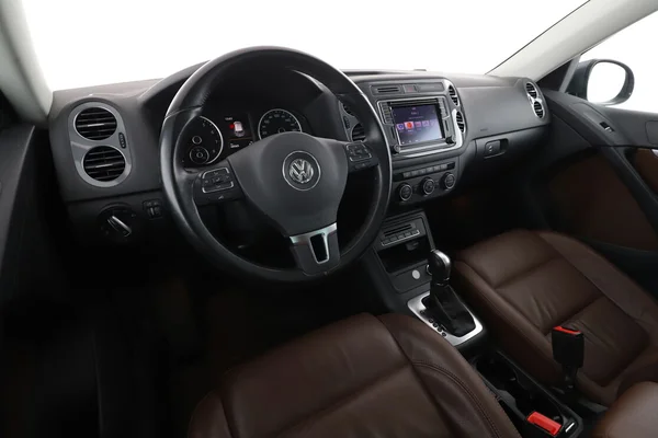 Volkswagen Tiguan (2016) — foto 2 van 16