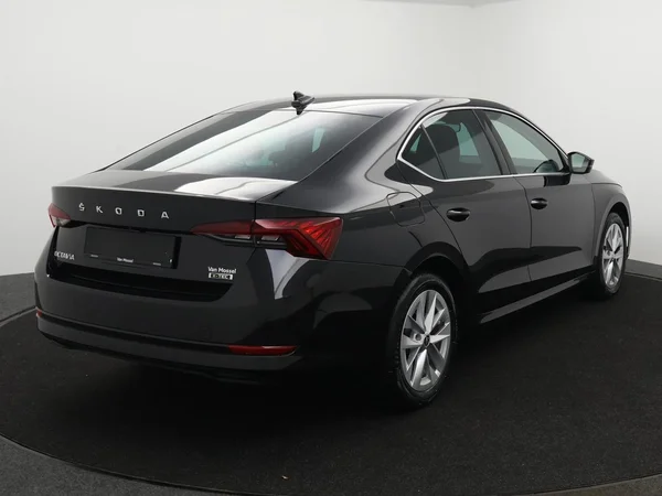 SKODA Octavia (2024) — foto 2 van 30
