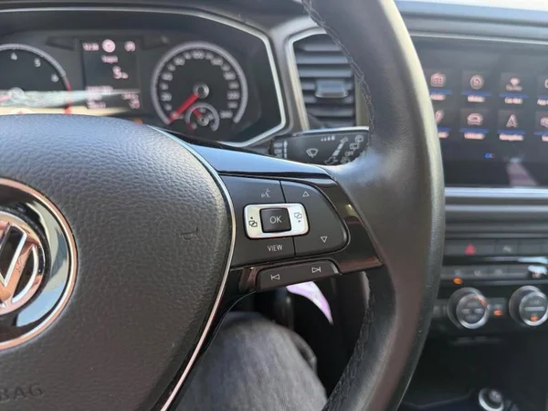VOLKSWAGEN T-Roc (2019) — foto 11 van 24