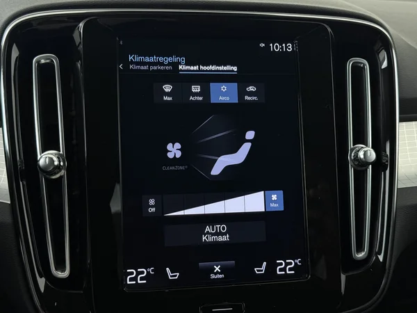 VOLVO XC40 (2021) — foto 18 van 30