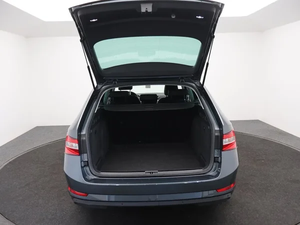Škoda Superb (2022) — foto 19 van 21