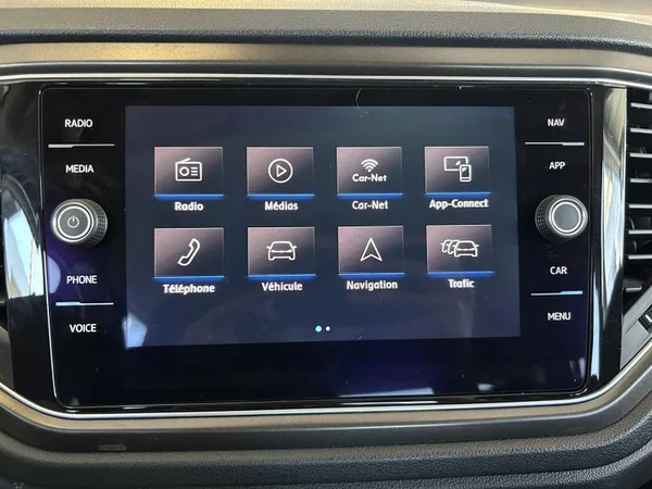 VOLKSWAGEN T-Roc (2018) — foto 21 van 34
