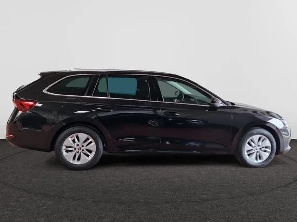 SKODA Octavia Combi Dsl (2024) — foto 20 van 23