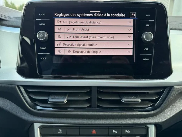 VOLKSWAGEN T-Roc (2024) — foto 18 van 28