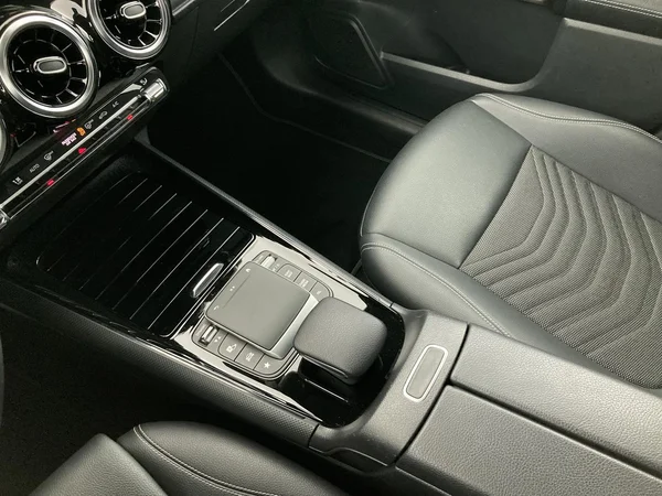 MERCEDES-BENZ GLB 180 (2022) — foto 15 van 36