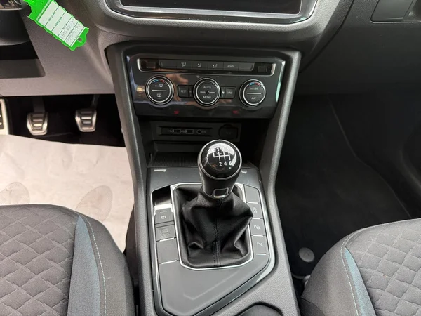 VOLKSWAGEN Tiguan (2020) — foto 4 van 24